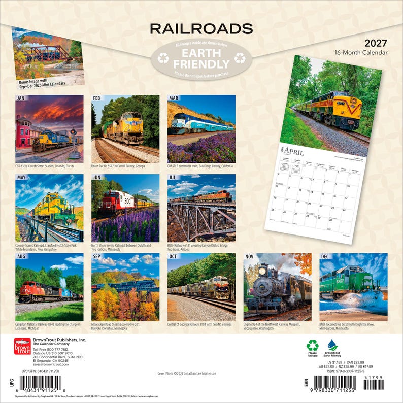 K&ouml;nnte beinhalten: Ein 16-monatiger Wandkalender f&uuml;r 2027 mit dem Titel Railroads, der zw&ouml;lf Monats&uuml;bersichten und verschiedene Zugfotografien enth&auml;lt. Die R&uuml;ckseite zeigt eine Vorschau der monatlichen Bilder, darunter Lokomotiven, sowie ein April-Kalenderblatt.