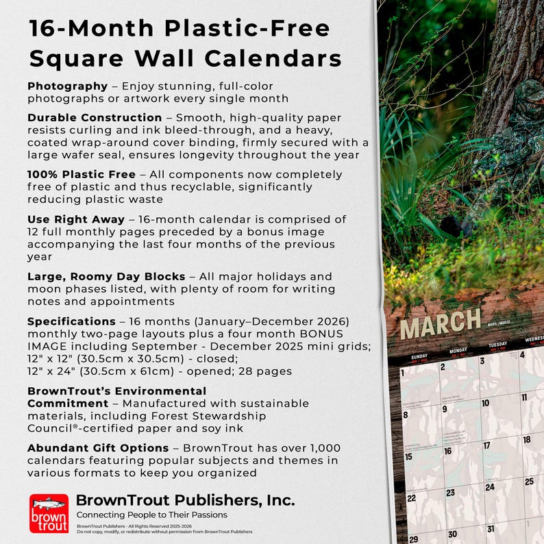 K&ouml;nnte beinhalten: Quadratischer Wandkalender mit der Aufschrift "16-Monate Plastic-Free Square Wall Calendars". Der Kalender ist auf M&auml;rz ge&ouml;ffnet, mit einem Naturfoto. Geschlossene Abmessungen sind 30,5 cm x 30,5 cm.