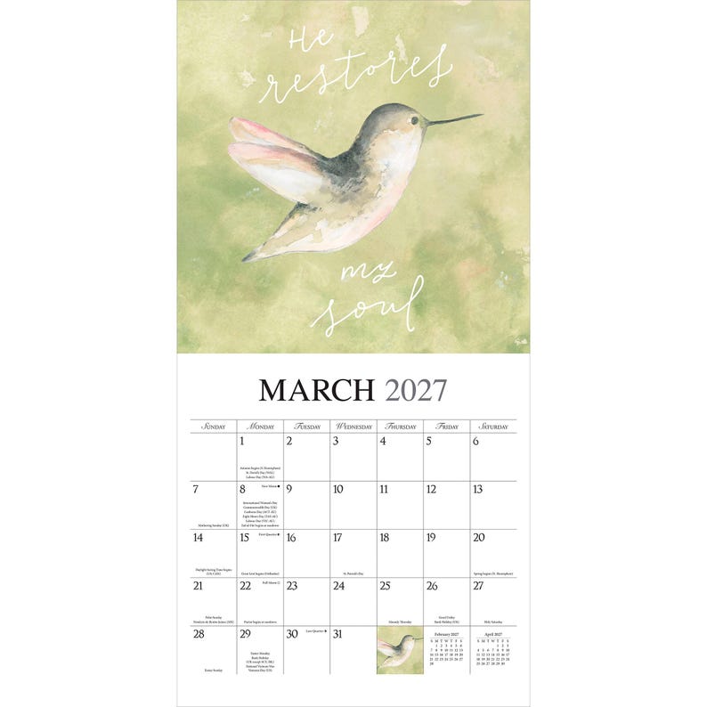 K&ouml;nnte beinhalten: Ein Wandkalender f&uuml;r M&auml;rz 2027 mit einer Aquarellillustration eines Kolibris vor einem sanften gr&uuml;nen Hintergrund. Der Text "He restores my soul" ist in wei&szlig;er Schreibschrift gehalten. Das Kalenderblatt zeigt die Tage vom 1. bis 31. M&auml;rz.