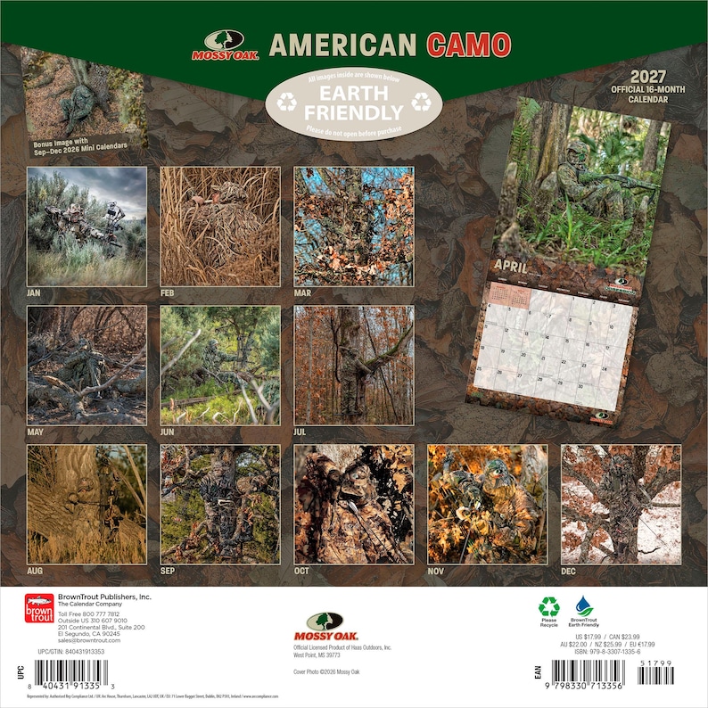 以下が含まれることがあります： 2027年版Mossy Oak American Camo 16ヶ月壁掛けカレンダー。森林環境で迷彩服を着用した人物の自然写真12枚が掲載されています。裏表紙には月ごとの画像グリッド、4月のカレンダーページ、Earth Friendly、Mossy Oak、BrownTrout Publishersのテキストが表示されています。