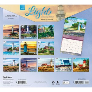 Peut inclure: Un calendrier mural 2027 intitul&eacute; Light the way home avec des illustrations de Luke Buck. Le calendrier pr&eacute;sente douze sc&egrave;nes mensuelles de phares, dont une vue pleine page pour avril, sur un fond bleu clair avec des codes-barres imprim&eacute;s.