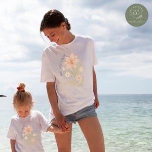 Partnerlook T-Shirt &lt;Wildflower-Lilie&gt; Mama Tochter, Friend Shirt, Matching Outfit Mommy and Me, Vintage Blumen Shirt, Shirt mit Blumenprint