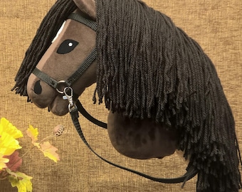 Caballo de juguete BAY con crin larga y brida desmontable A4