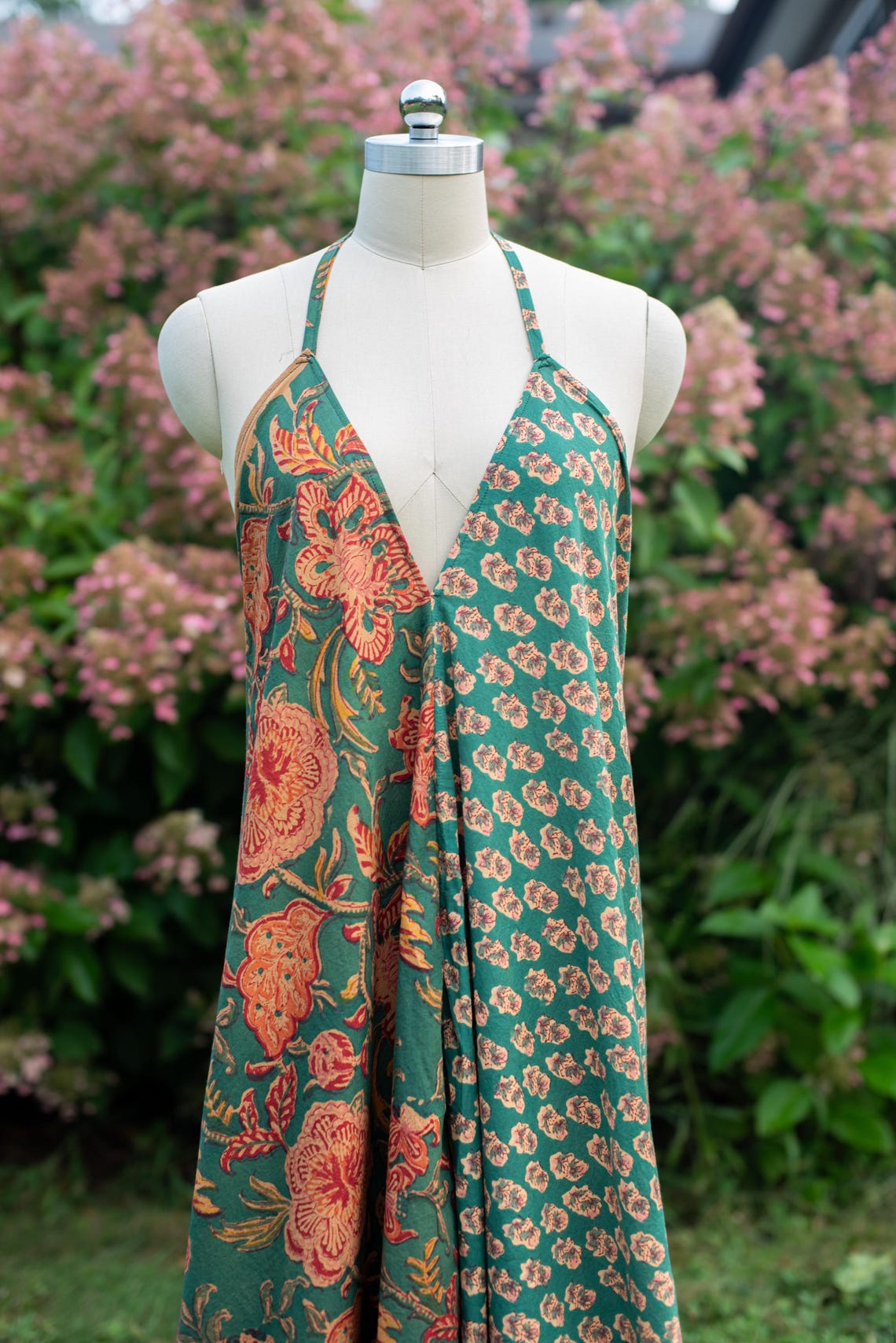 white velvet dress CARA Wedding Off – Look Want Wear Love BLACK: Disneybound Colour Cheat-Sheet thg-approved Color:Green Print