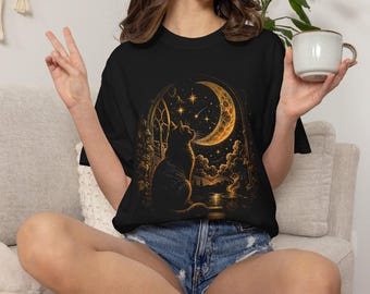 Camiseta con ilustración de gato a la luz de la luna / Cielo nocturno, luna creciente, estrellas