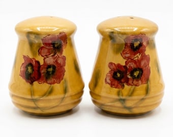 Saleros y pimenteros de cerámica, vajilla de cerámica con diseño floral rojo.
