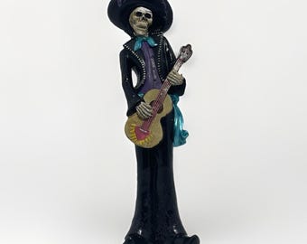 Estatua del Esqueleto del Mariachi del Día de los Muertos – Decoración de Ofrenda del Guitarrista de 11.5"