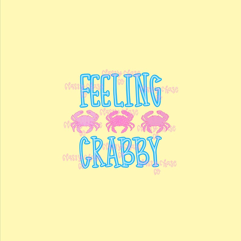 Puede incluir: Un fondo amarillo claro con las palabras "FEELING GRABBY" en texto azul delineado. Tres ilustraciones de cangrejos rosas est&aacute;n entre las palabras. Los cangrejos tienen diferentes patrones.