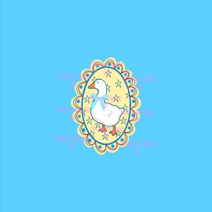 Puede incluir: Ilustraci&oacute;n de dibujos animados de un ganso blanco con pico y patas naranjas, con un lazo azul. El ganso est&aacute; dentro de un marco ovalado amarillo con estrellas azules y un borde festoneado, sobre un fondo azul claro.