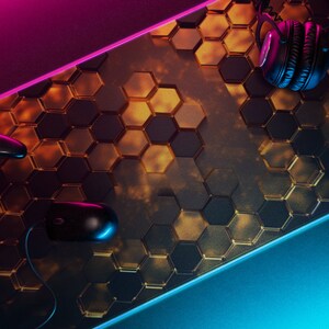 Waben LED Maus Pad, 4 Größen, Geschenk für Sie und Ihn, hochwertiger Druck für Gamer und Büroangestellte, XL Groß bis Klein, schwarz und gold