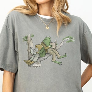 Frog 90s Vintage Comfort Colors Shirt, Retro Toad Tee, Nature Shirt, 2000s Frog T-Shirt, Book Lovers Shirt, Oversize Cute Cotton Washed Tee