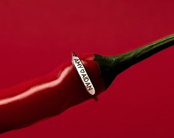 Anillo con inicial personalizado: nombre grabado, hecho a mano en acero inoxidable.