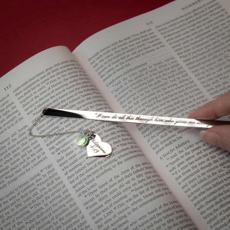 Custom birthstone bookmark, ideal for book lovers and bookworms. Perfect handmade gift for birthdays, Christmas, retirement, or as a bible bookmark. Thoughtful gift for her, mom, or him, combining personalization and practical style