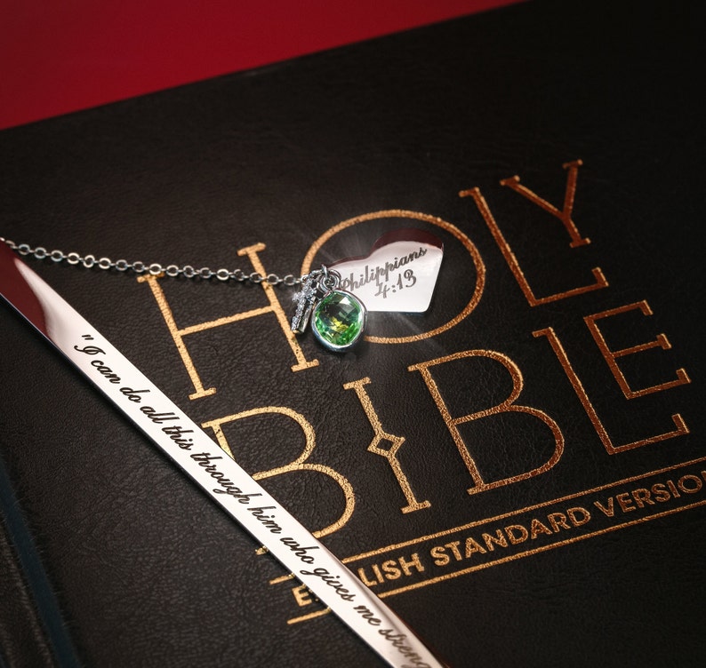 Custom birthstone bookmark, ideal for book lovers and bookworms. Perfect handmade gift for birthdays, Christmas, retirement, or as a bible bookmark. Thoughtful gift for her, mom, or him, combining personalization and practical style