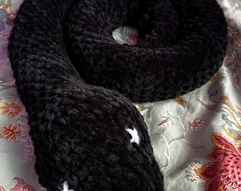 Groot gehaakt slangenknuffelpatroon