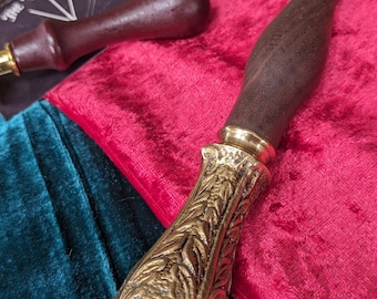 Feathervine - hand made Walnut wand