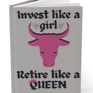 Peut inclure: Un journal gris avec le texte "Investir comme une fille" et une tête de taureau rose avec des accents de diamants. Le texte "Prendre sa retraite comme une reine" est sous la tête de taureau avec un accent de couronne.