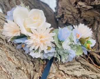 Corona de flores de seda del amanecer de la primavera - azul