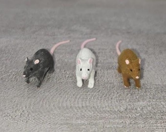 Ratas de peluche aterciopeladas - Miniatura a escala 1:6 - Disponibles en 3 colores
