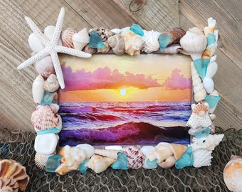 Seashell and sea glass photo frame, 5"x7" coastal picture frame, beach house decor, beach wedding gift, housewarming gift, tropical decor