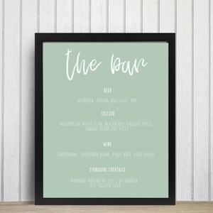 Menu drinków w minimalistycznym stylu The Bar Sage Green edytowalny znak na specjalne okazje, wesela, przyjęcia emerytalne