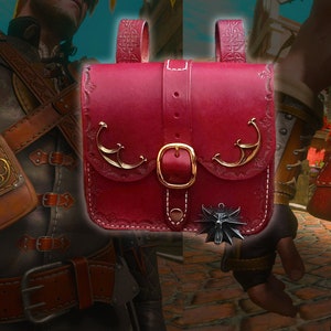 Op de afbeelding: Twee leren tassen met decoratieve metalen accenten. De tas aan de linkerkant is bruin met een gouden ontwerp en de tas aan de rechterkant is rood met gouden accenten en een zilveren medaillon.