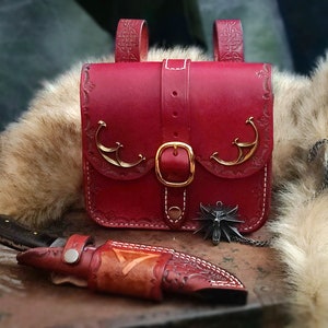 Witcher Manticore - Feline Hybrid Leather Pouch. Perfect for Monster Hunters visiting a Renaissance Fair or Fantasy Larping.