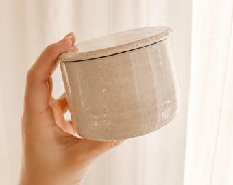 Francuska betonowa maselniczka w kolorze greige | Kopuła masła Japandi | Minimalistyczna kuchnia | Naturalna biel matowa