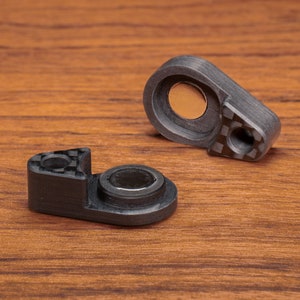 Carbon Fiber Quick Release Keychain | Magnetic Pivoting Keyring