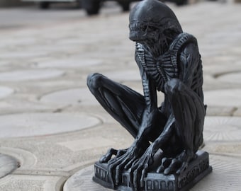 Figura de acción de extraterrestre sentado