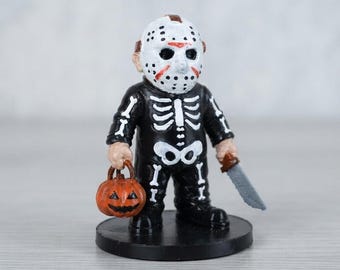 Gruselige Halloween-Figur, Skelett-Statue eines maskierten Killers, unheimliche Kürbisdeko, schauriges Horror-Geschenk, Halloween-Schreibtischdekoration