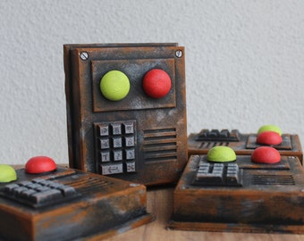 Rust Codelock Life Size 4&#39;&#39; 10cm