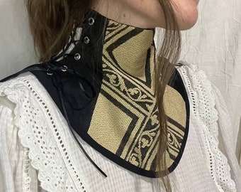 Corsetto per il collo, corsetto reversibile, colletto, spalline con arazzo, corsetto riciclato, corsetto riciclato a doppia faccia, corsetto storico per il collo