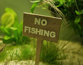 Decorative aquarium sign “No Fishing” – humorous accessory in wood look made of PLA