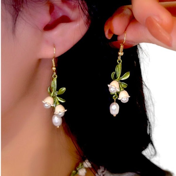 Boucles d'oreilles muguet, boucles d'oreilles pendantes fleur, boucles d'oreilles florales fée blanche orchidée, cloche bulle, cadeau pour elle, muguet rose