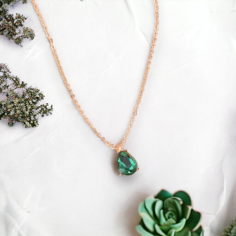 Emerald Green Necklace, May Birthstone Pendant, Gold Filled Teardrop Emerald Necklace, Tiny Minimalist Emerald Choker Necklace, Gift For her zdjęcie 3