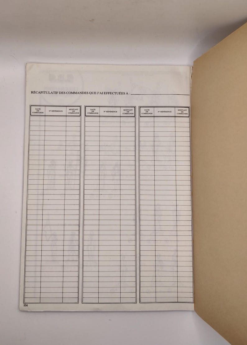 May include: A blank white page with a gridded table for tracking orders. The table has columns for date, reference number, and amount of the order. The text "Recapitulatif des commandes que j'ai effectuees a..." is at the top of the page.