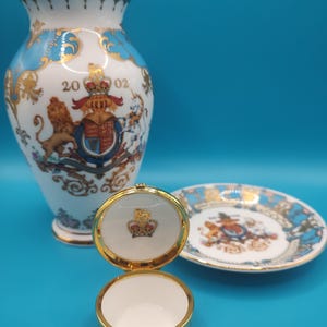 The Royal Collection Queen Elizabeth II 2002 Golden Jubilee vase, trinket pot and plate