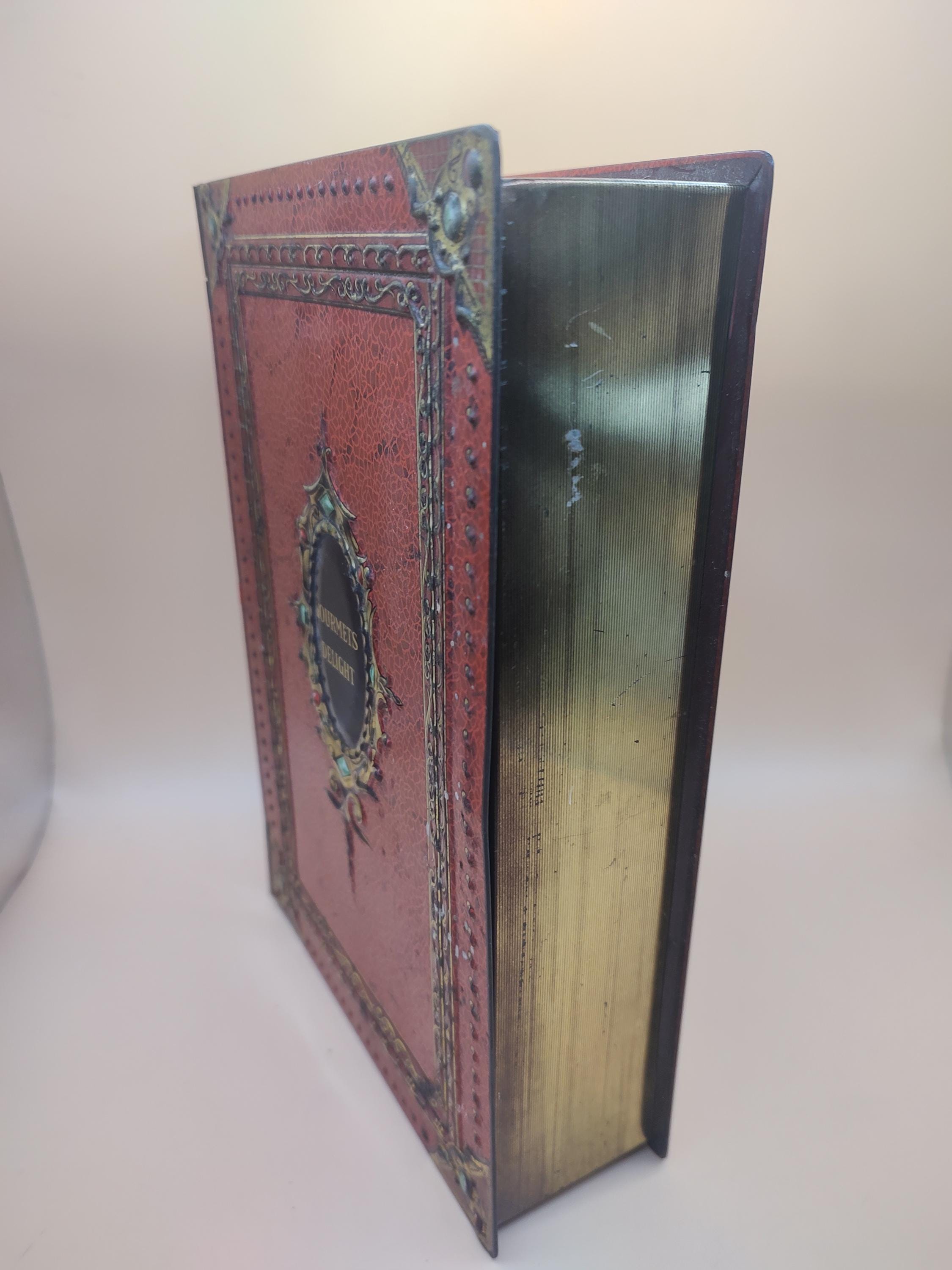 ヴィンテージ　ティン　缶　本型缶　Gourmets Delight Gourmets Delight Vintage Biscuit Tin in the Shape of a Book - Etsy