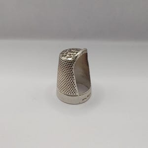 Thimble James Swann and Sons solid silver open thimble