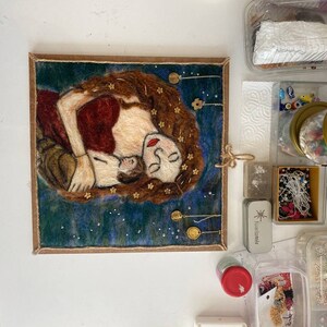 Regalo del Día de la Madre, Pintura de fieltro de madre e hijo de Gustav Klimt, decoración de pared hecha a mano en marco de madera, regalo de nueva mamá imagen 3