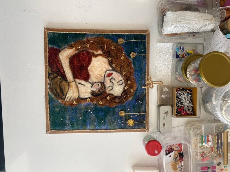 Regalo del Día de la Madre, Pintura de fieltro de madre e hijo de Gustav Klimt, decoración de pared hecha a mano en marco de madera, regalo de nueva mamá imagen 3