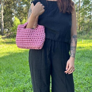 Bolso pequeño de crochet, COLORES PERSONALIZADOS DISPONIBLES / Monedero personalizado, pequeño / Regalo de cumpleaños, Monedero lindo, Asa superior