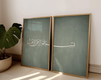 Juego de 2 pósteres Bismillah de Sage Green Decor, con caligrafía árabe dividida.