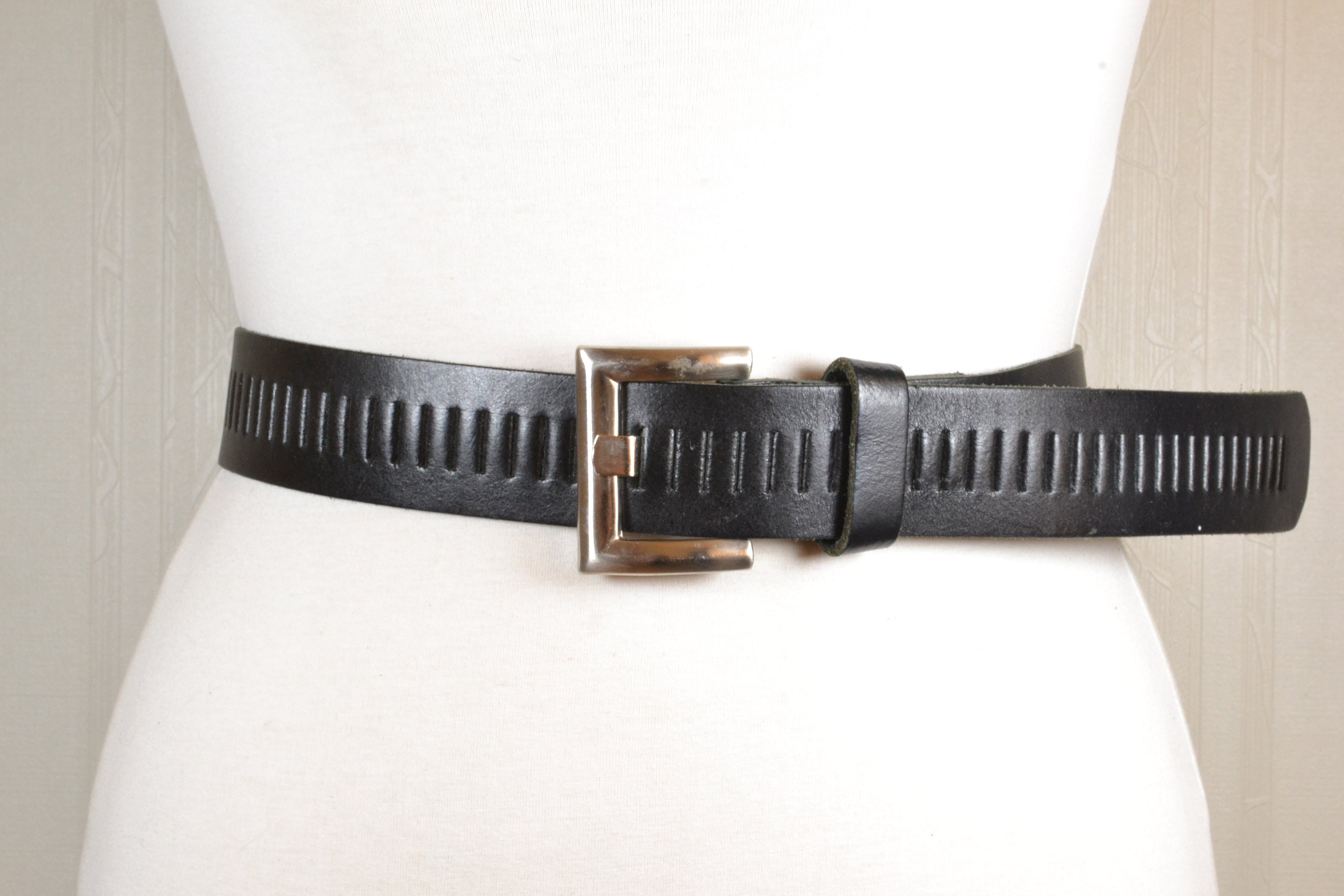 Vintage Black Leather Belt With Silver Buckle, Classic  display picture 2