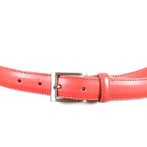 Rode lederen riem voor dames, klassieke slanke rode riem met zilveren vierkante gesp, vintage rode riem, minimalistische rode riem