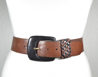 Cinturón ancho de cuero marrón con hebilla negra grande, estilo bohemio occidental para mujer.