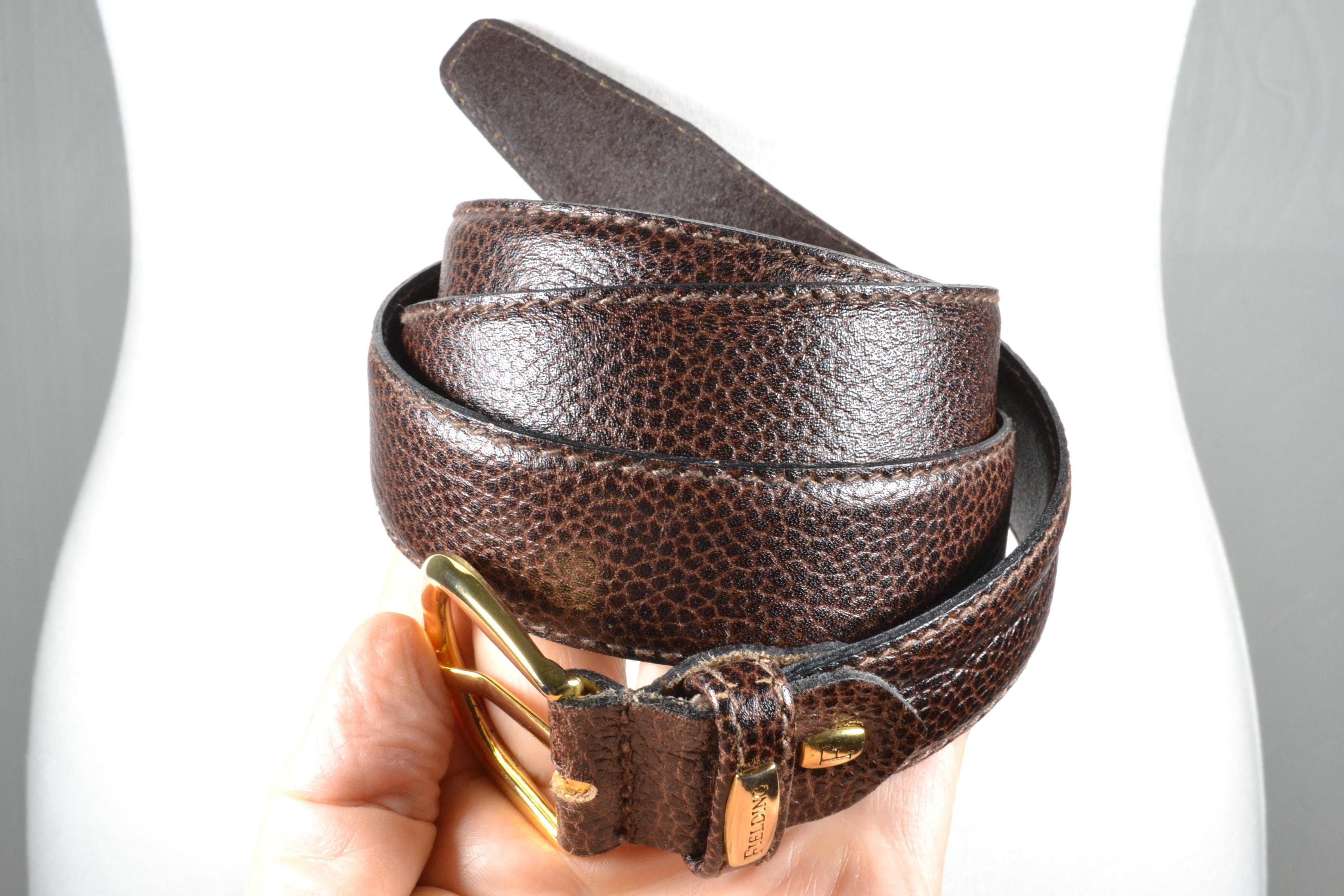 Vintage Brown Textured Leather Belt With Classic Gold-tone  display picture 1