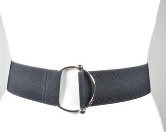 Cintura elastica nera: fibbia circolare argentata, corsetto minimalista