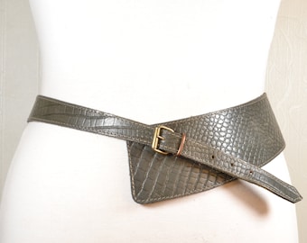 Vintage Asymmetrical Crocodile-Embossed Gray Belt with Gold Buckle